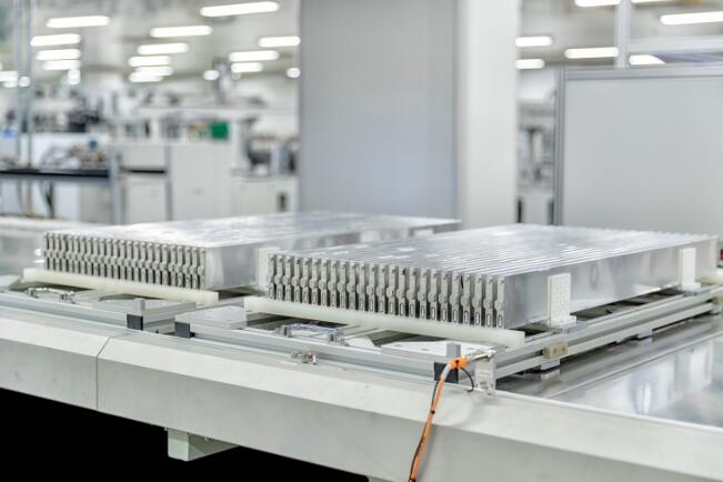 磷酸鐵鋰動力型電池與磷酸鐵鋰儲能型電池的區別分析